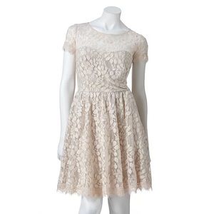 Off-white short sleeve lace dress